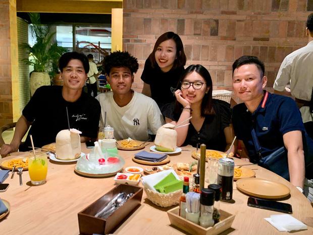 Lâu lắm mới lên sóng bên chồng, nhan sắc bà xã Công Phượng gây chú ý-2