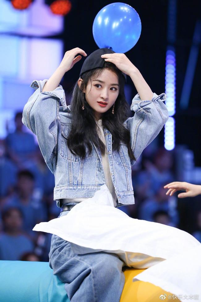 Triệu Lệ Dĩnh bị cà khịa chuyện cõng Vương Nhất Bác nhưng đáng nói là tên mỹ nam bị đọc sai-6