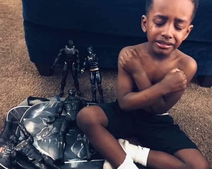 Fans nhí trên thế giới đau buồn làm lễ tưởng niệm Chadwick Boseman-2