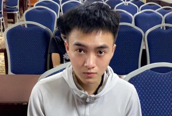 Bắt tú ông 22 tuổi môi giới mại dâm cho chân dài ở Hải Phòng-1