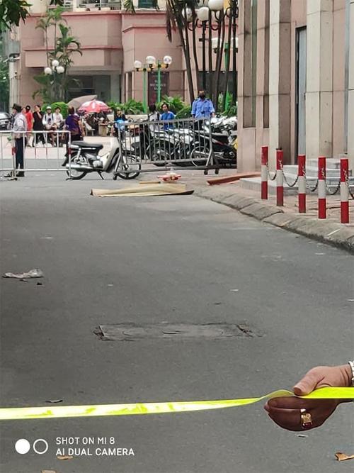 Bé gái 6 tuổi rơi từ tầng cao chung cư ở Hà Nội xuống đất tử vong thương tâm-2