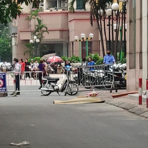 Bé gái 6 tuổi rơi từ tầng cao chung cư ở Hà Nội xuống đất tử vong thương tâm-1
