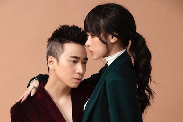 Mải phát cẩu lương cho dân mạng, Bella vô tình để lộ vết lạ trên cổ Karik trông như hickey?-7