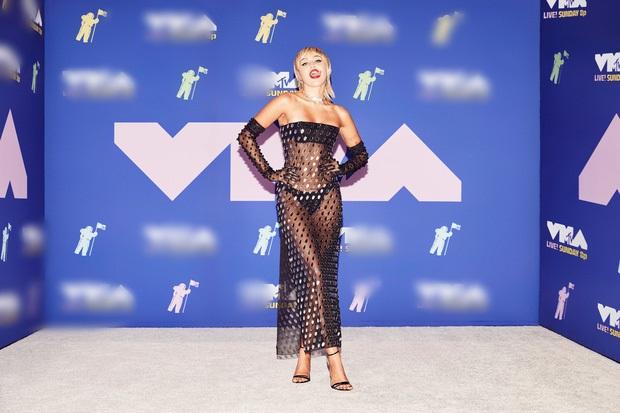Thảm đỏ VMAs: Miley Cyrus mặc như không - Lady Gaga thay liền 6 bộ đồ cực dị-1