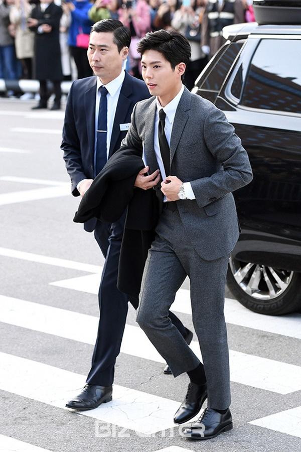 Park Bo Gum: Cậu bé mất mẹ gánh nợ 16 tỷ thành tài tử thị phi, bị đồn phá hoại gia đình Song Song-16