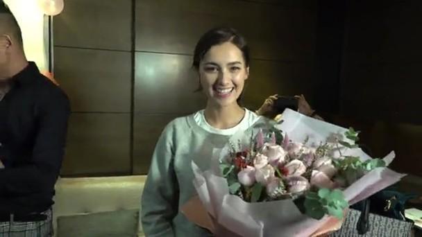 Cận cảnh nhan sắc tân Hoa hậu Hong Kong: Vỏn vẹn 1m60, hao hao Địch Lệ Nhiệt Ba-13