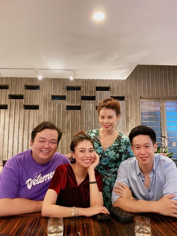 Ít người biết Hồ Ngọc Hà và BTV Ngọc Trinh cũng là cặp chị em keo sơn gắn bó-3