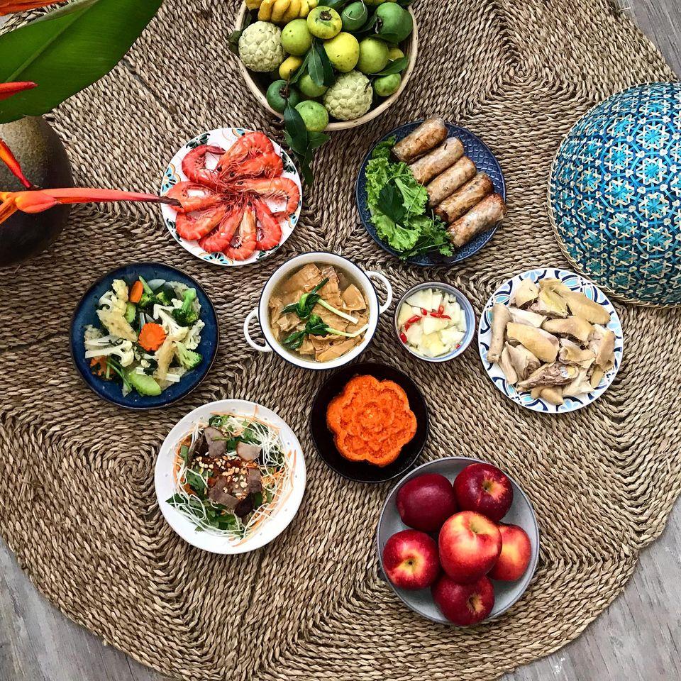 Đến hẹn lại lên, hội chị em thi nhau khoe mâm cỗ cúng Rằm tháng 7 đẹp mê ly, ai ngắm cũng mê-5