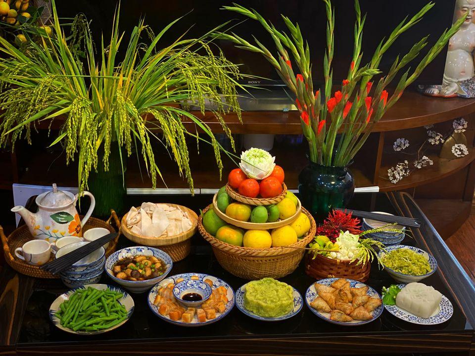 Đến hẹn lại lên, hội chị em thi nhau khoe mâm cỗ cúng Rằm tháng 7 đẹp mê ly, ai ngắm cũng mê-7