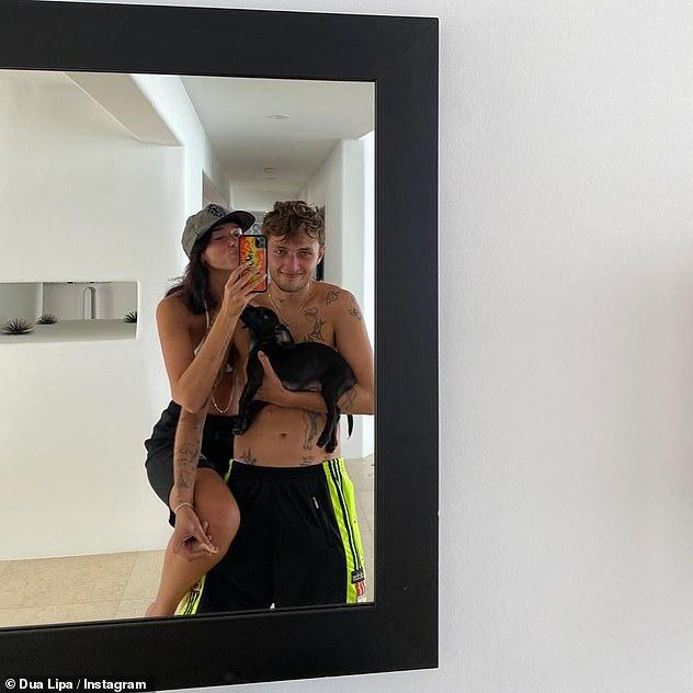 Sao Hollywood tiếp tục vi phạm giãn cách xã hội-5