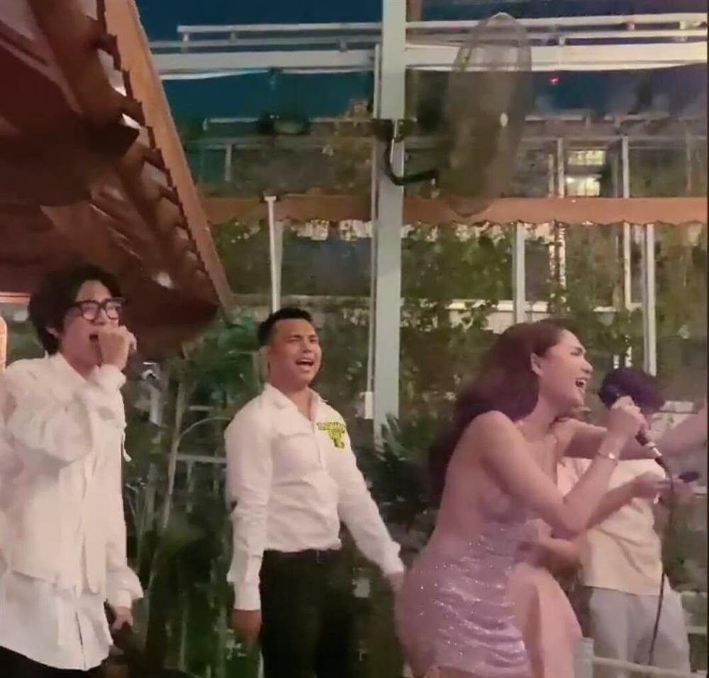 Chơi trội như Ngọc Trinh: Mở tiệc linh đình vì... Instagram đạt 5 triệu followers-8