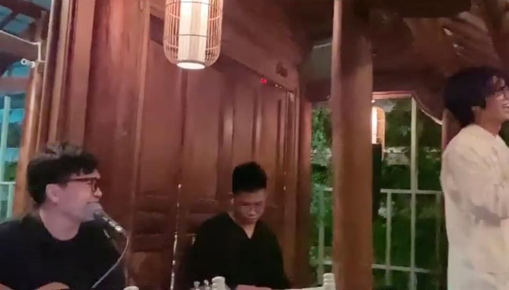 Chơi trội như Ngọc Trinh: Mở tiệc linh đình vì... Instagram đạt 5 triệu followers-7