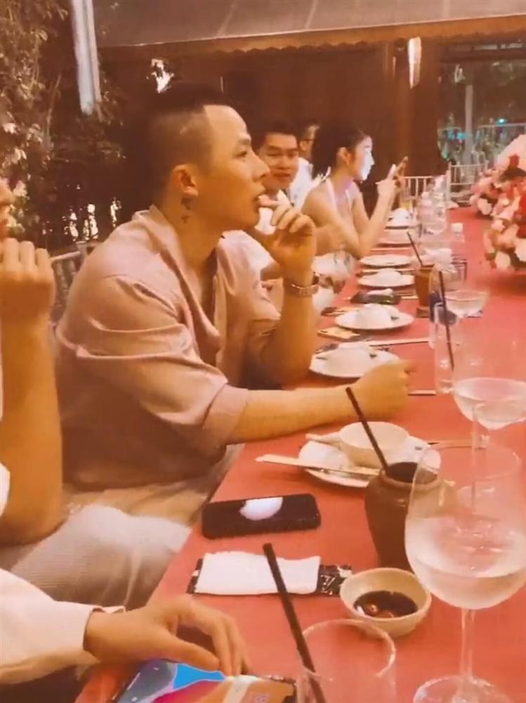 Chơi trội như Ngọc Trinh: Mở tiệc linh đình vì... Instagram đạt 5 triệu followers-5