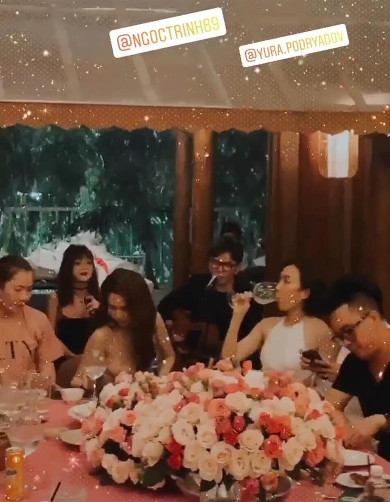 Chơi trội như Ngọc Trinh: Mở tiệc linh đình vì... Instagram đạt 5 triệu followers-6