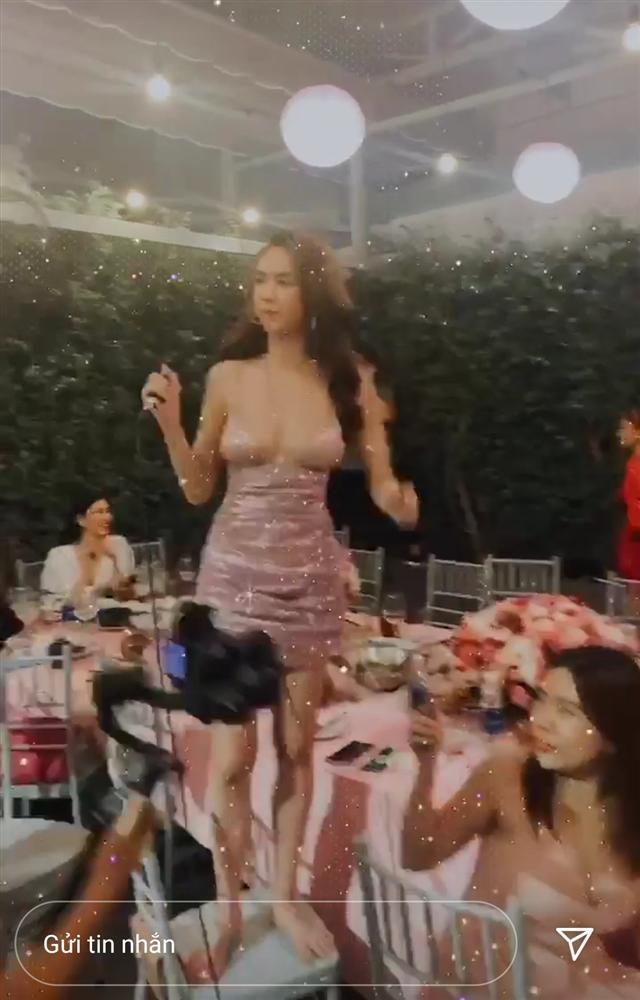 Chơi trội như Ngọc Trinh: Mở tiệc linh đình vì... Instagram đạt 5 triệu followers-12