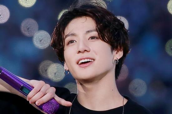 Sinh nhật 24 tuổi trở thành thời khắc đáng nhớ nhất đời 'em út vàng' Jeon Jungkook
