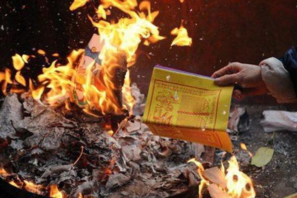 6 đại kỵ mà nhà nào cũng mắc khi cúng Thần Tài, mất hết lộc vì đúng điểm này-4