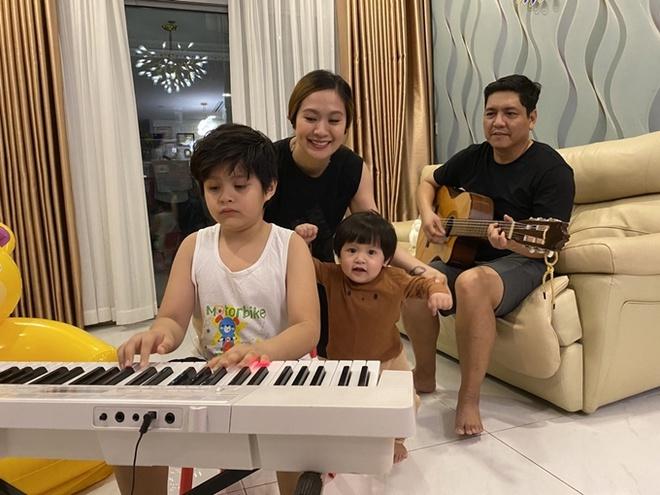 Con trai của Đức Thịnh bị trộm điện thoại-2