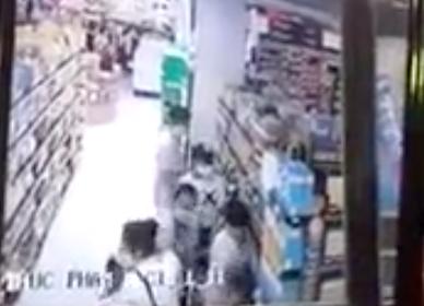 Con trai của Đức Thịnh bị trộm điện thoại-1