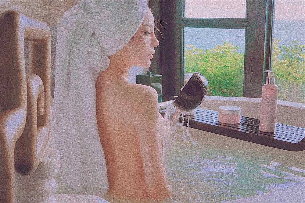 Huyền Baby mặt càng ngày càng nhựa giống các hot Tiktoker Trung Quốc-3