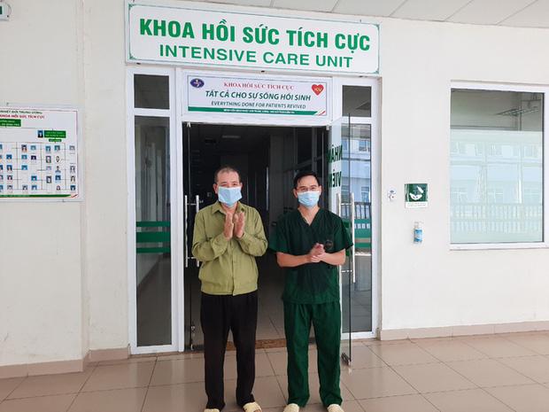Người đàn ông giao pizza ở Hà Nội từng thở máy, tổn thương phổi được công bố khỏi Covid-19-1