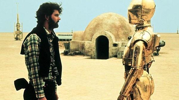 George Lucas và Star Wars (1977): Khi bắt đầu ghi hình ở Tunisia, dự án Chiến tranh giữa các vì sao đã vấp phải vô số khó khăn. Từ điều kiện sinh hoạt thiếu thốn, cho đến người máy gặp trục trặc, và phim trường bị phá hủy bởi một cơn bão lớn. Điều này khiến phân đoạn mặt trời đôi nổi tiếng không được quay đúng kế hoạch, còn hàng loạt phương tiện kẹt trong bùn. Một tuần sau, đoàn phim thực hiện cảnh quay, nhưng gặp phải cơn bão còn lớn hơn và khiến George Lucas gần như nản chí. Lucas từ đó muốn quay phần lớn bộ phim ở trường quay trong nhà để kiểm soát yếu tố môi trường. Với hai phần tiếp theo, ông cũng nhường lại ghế đạo diễn cho người khác.