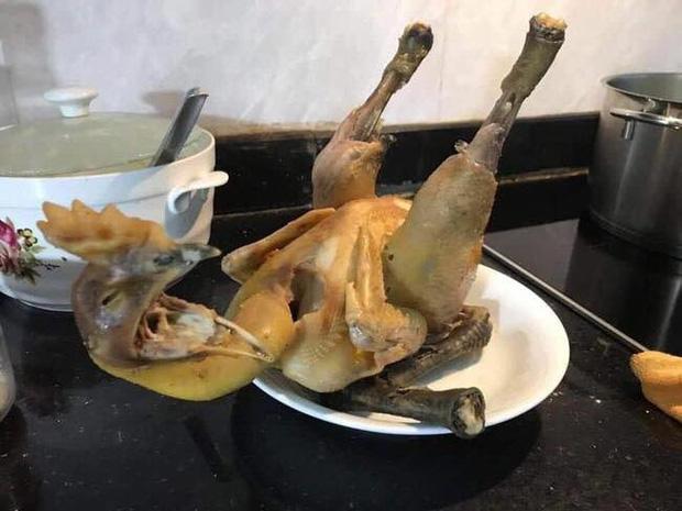 Nhìn mà tức với các pha xử lý thịt gà, vịt cồng kềnh của hội gái vụng-10
