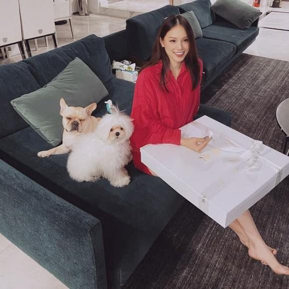 Linh Rin khoe em chồng Hà Tăng tặng quà siêu to, dân mạng soi căn phòng cực xịn phía sau-1