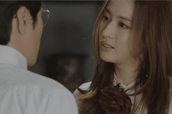 Ăn mặc, trang điểm lộng lẫy đi cùng trai đẹp đến tòa ngày ly hôn, chồng lập tức bỏ nhân tình quay về