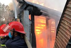 Sau lễ cúng Rằm tháng Bảy, nhà thờ họ ở Nghệ An bốc cháy ngùn ngụt
