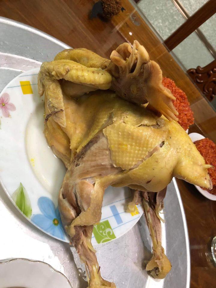 Làm cỗ cúng Rằm tháng 7, con dâu khiến nhà chồng đứng hình bởi luộc gà không biết mẹo này!-2