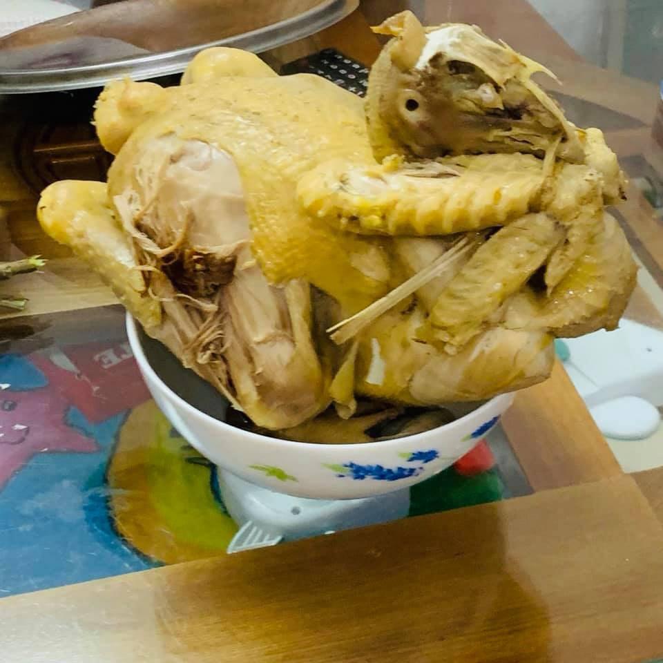 Làm cỗ cúng Rằm tháng 7, con dâu khiến nhà chồng đứng hình bởi luộc gà không biết mẹo này!-3