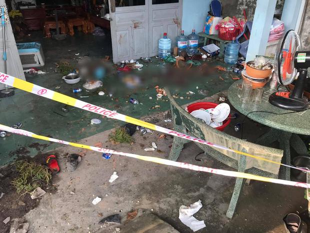 Nhắc nhở nhóm thanh niên đua xe trái phép ở Bình Dương, người cha bị chém gục, con gái quỳ lạy xin tha-1