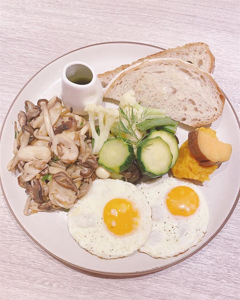 Lâm Tâm Như khoe ảnh cả ngày tất bật nấu nướng nhưng cư dân mạng lại phàn nàn hỏi Hoắc Kiến Hoa đâu rồi?-2