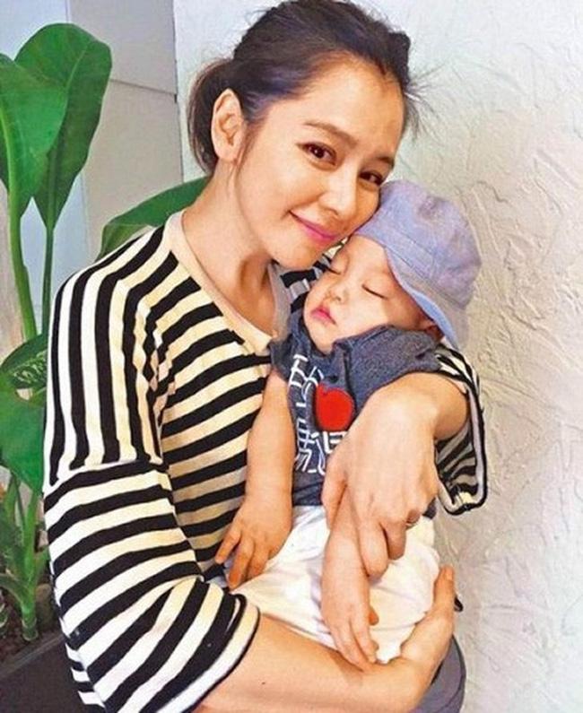 Nữ thần phim nóng hàng đầu Cbiz: Bị Ngô Kỳ Long chia tay, gồng lưng trả nợ chồng phá sản-8