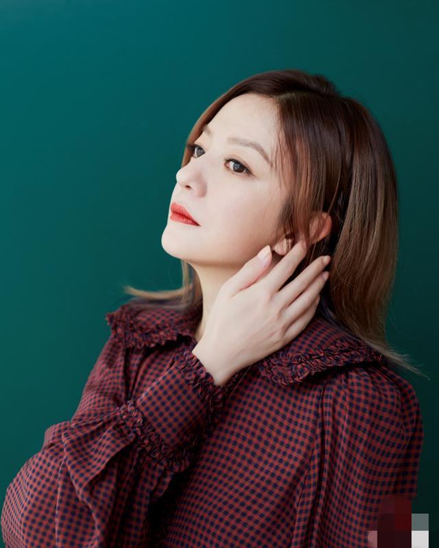 Triệu Vy đẹp xuất thần ở tuổi 44, không còn bóng dáng bà cô béo năm xưa-7