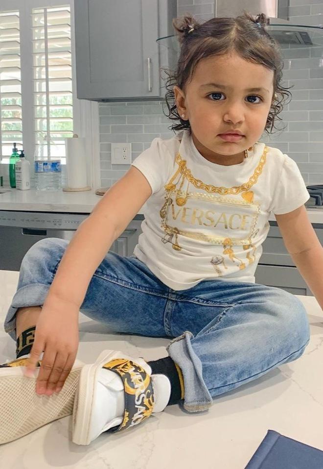 Cô bé 2 tuổi có tủ đồ hiệu trị giá 20.000 USD-1
