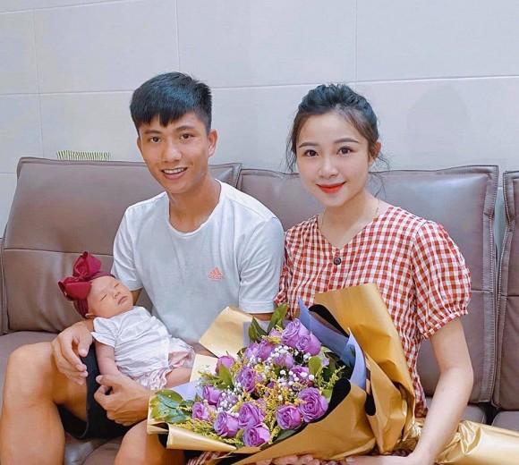 Phan Văn Đức tặng hoa, túi xách hàng hiệu đắt tiền cho vợ nhân dịp sinh nhật-2