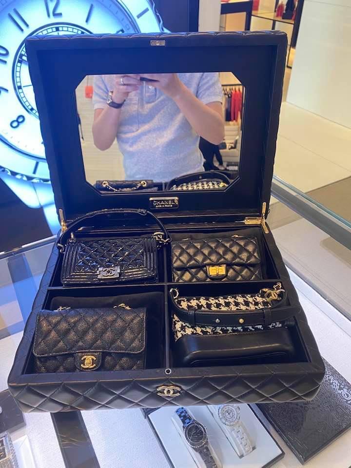 Ông bố vàng trong làng chiều con: NTK Đỗ Mạnh Cường tặng ái nữ set túi Chanel mini 650 triệu-8