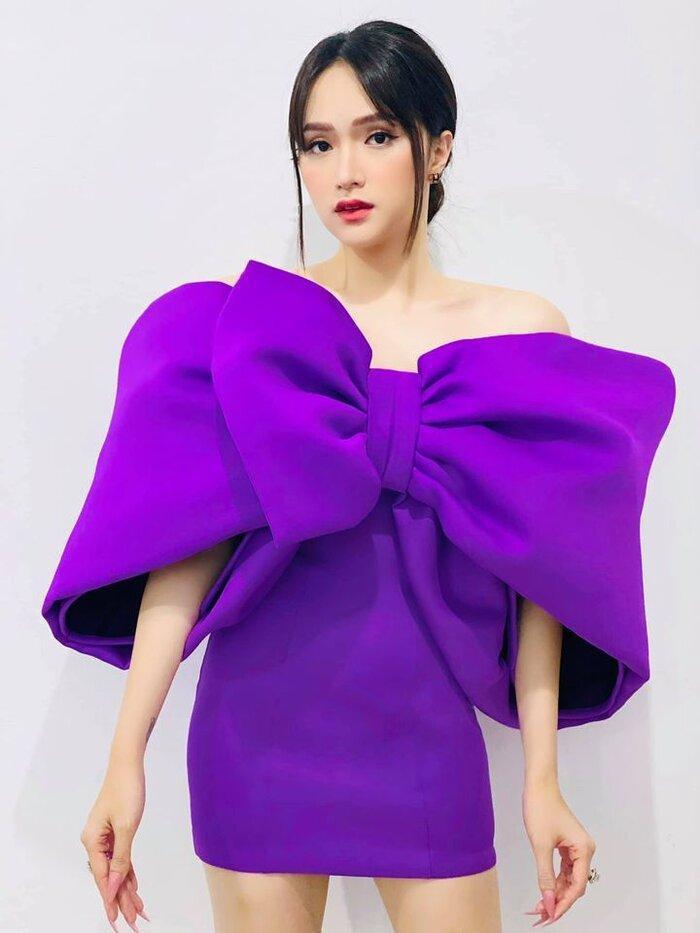 Diện chiếc váy cắt xẻ đến 4 điểm cực hiểm Hương Giang thách thức mọi ánh  nhìn