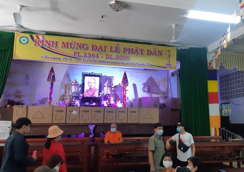 Dân kéo tới chùa Kỳ Quang 2 đòi giải quyết tro cốt người thân bị nhà chùa vứt xó-2