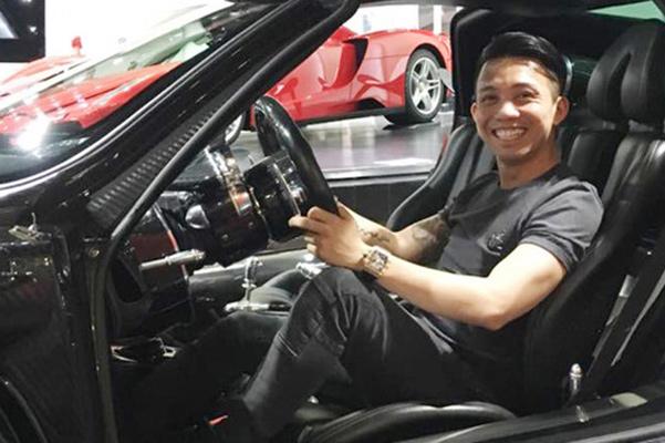 Đại gia Minh Nhựa than nhà chật hẹp, dân mạng lại dán mắt 2 siêu xe vài chục tỷ phía sau-6