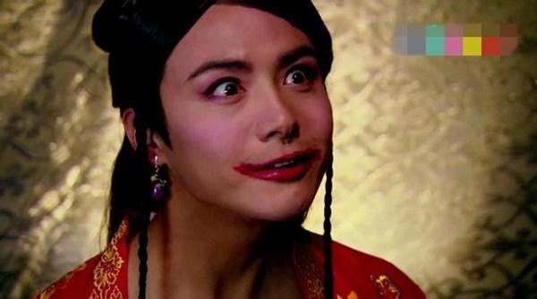 Đêm động phòng mà nhìn cô dâu do Mã Thiên Vũ đóng trong "Cổ kiếm kỳ đàm" thì chú rể cũng lăn ra ngất mất thôi.