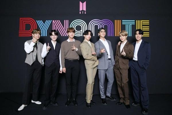 BTS nắm giữ cổ phần Bighit, Jin có cơ hội hoãn nhập ngũ tới cuối 2021-1