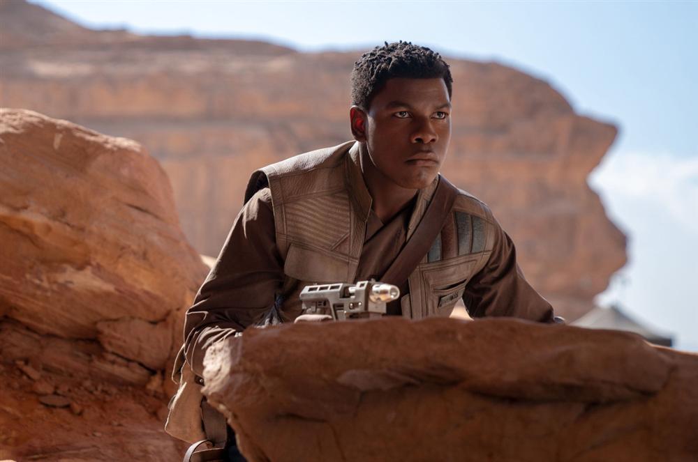 John Boyega tố đoàn làm phim Star Wars phân biệt chủng tộc, dọa đánh và cô lập diễn viên da màu-1