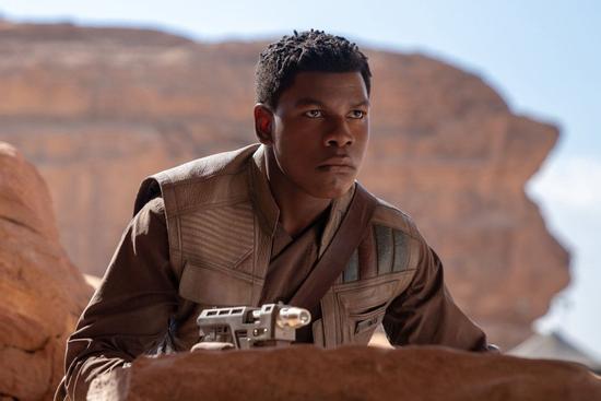 John Boyega tố đoàn làm phim 'Star Wars' phân biệt chủng tộc, dọa đánh và cô lập diễn viên da màu