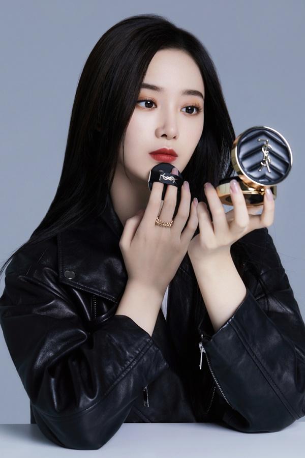 Cùng một cách thức lăng xê gà nhà nhưng Triệu Lệ Dĩnh lại lép vế so với hai nhân vật quyền lực đứng sau Vương Nhất Bác và Địch Lệ Nhiệt Ba-6