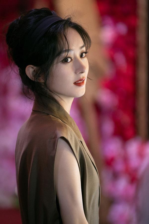 Cùng một cách thức lăng xê gà nhà nhưng Triệu Lệ Dĩnh lại lép vế so với hai nhân vật quyền lực đứng sau Vương Nhất Bác và Địch Lệ Nhiệt Ba-7