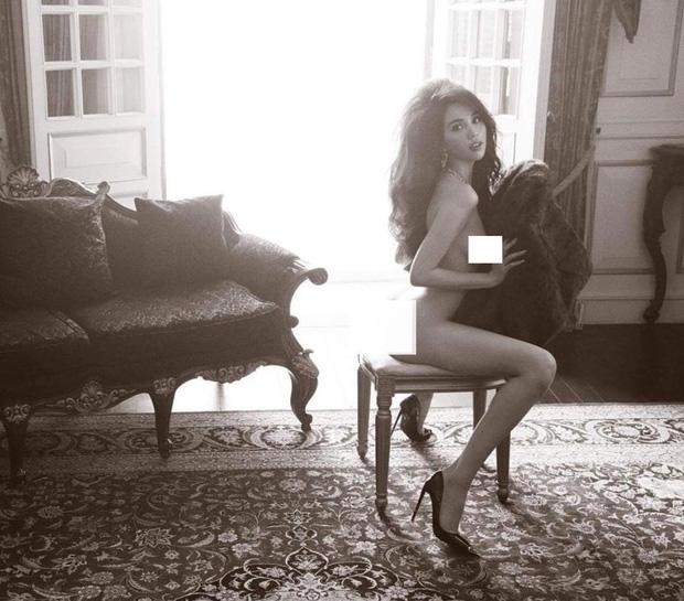 Sau ảnh nude, Ngọc Trinh tiếp tục thiêu đốt mạng xã hội với clip mặc nội y ren mỏng tang-1