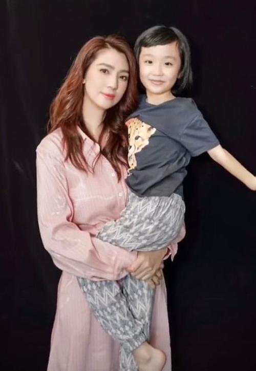 Hồng Hân bị đồn âm thầm ly dị-1